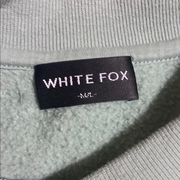 White Fox Boutique Crew Neck - Picture 2 of 3